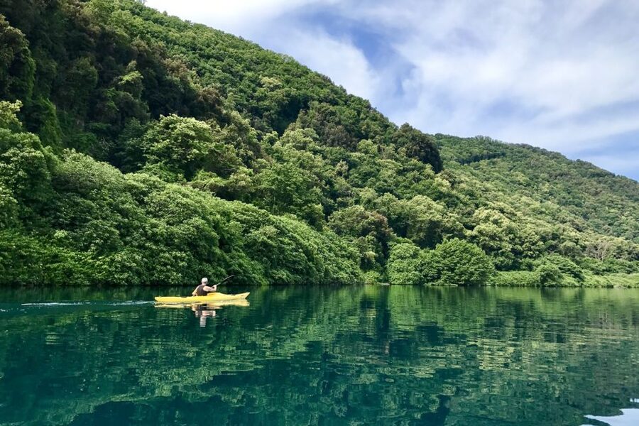 Castel Gandolfo: Kayak Food and Wine Tour - Getting fitted with a kayak and safety gear