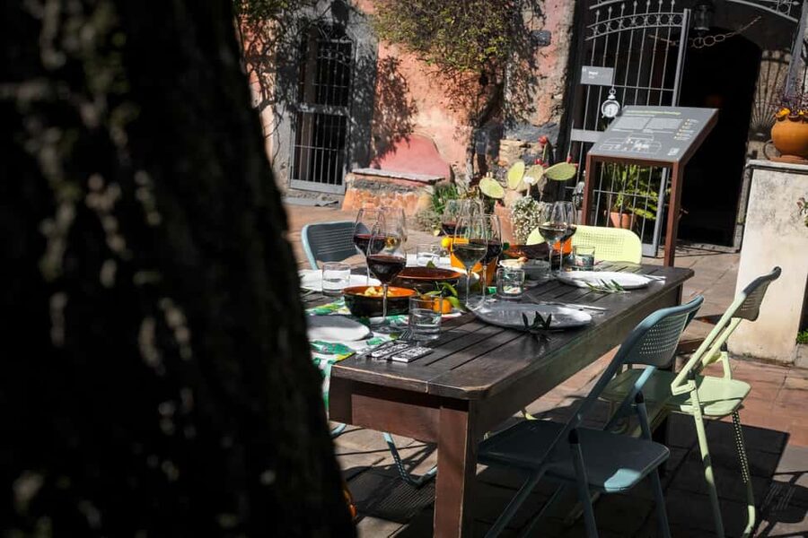 Catania: Etna Urban Winery Sicilian Lunch with Wine Tasting - A Sicilian lunch inside a 1790 winery