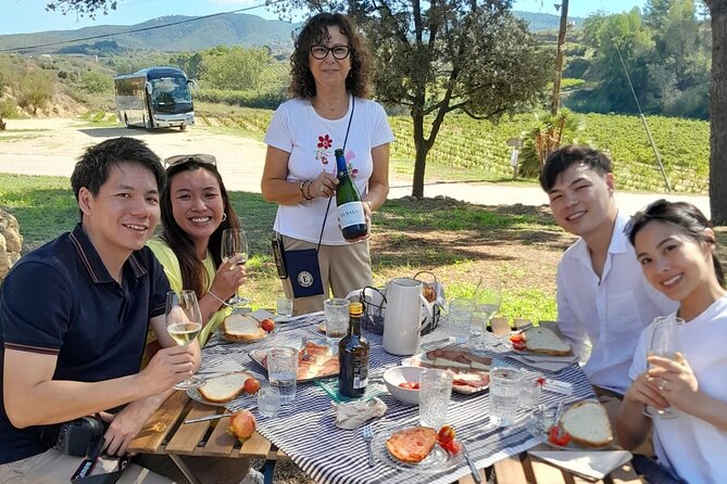 Cava tour to 3 family wineries with hotel pick-up - What you actually drink during the day