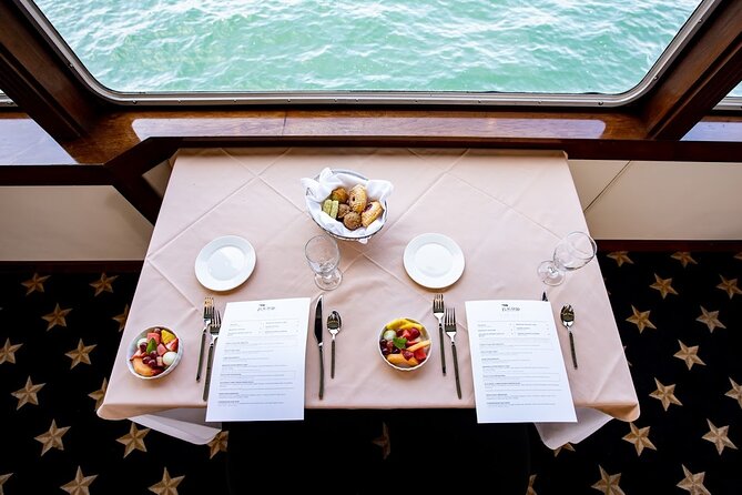 Champagne Brunch Buffet - Bottomless drinks and table service