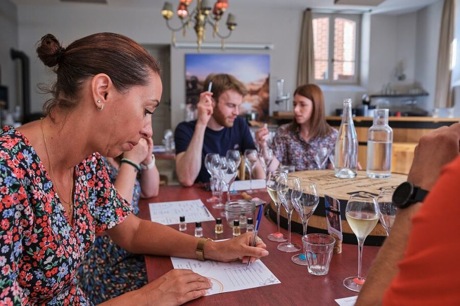 Champagne: Champagne Tasting Class with Lunch - Blind tasting three Champagnes from small wineries