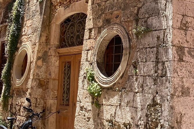 Chania Walking Food And Wine Night Tour - What Stella does well, and where you should set expectations