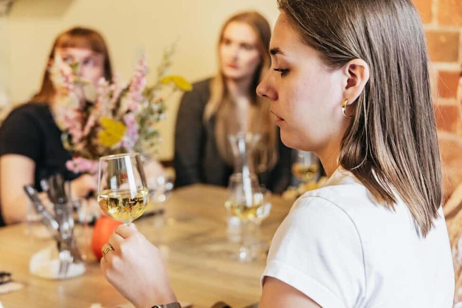 Cheese & Wine Tasting in Montmartre with Local Cheesemonger - Two hours that pass quickly