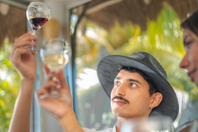 Chocolate Seaside Workshop & Wine Tasting - Small groups and the style of the hosts