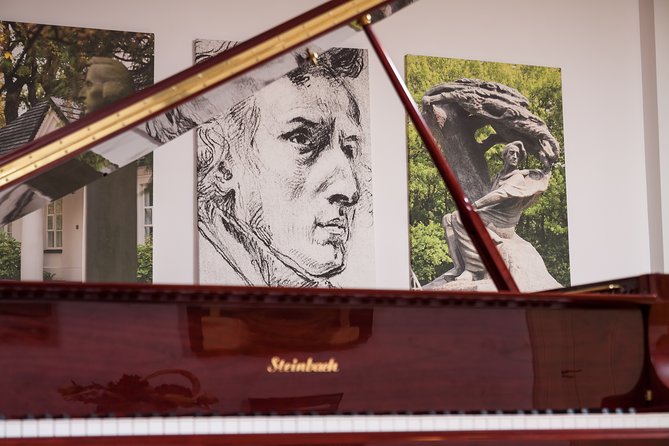 Chopin Piano Concert at Chopin Gallery with a Glass of Wine - The recital itself: quiet, close, and focused