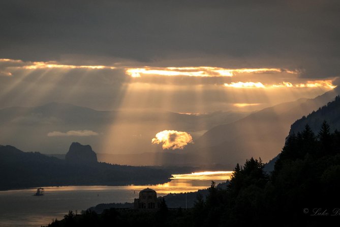 Columbia Gorge Waterfalls & Wineries from Portland: All-Inclusive Afternoon Tour - The guides shape the experience