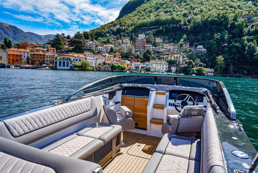 Como: Lake Como Private Boat Tour with Wine - What the captain adds to the experience
