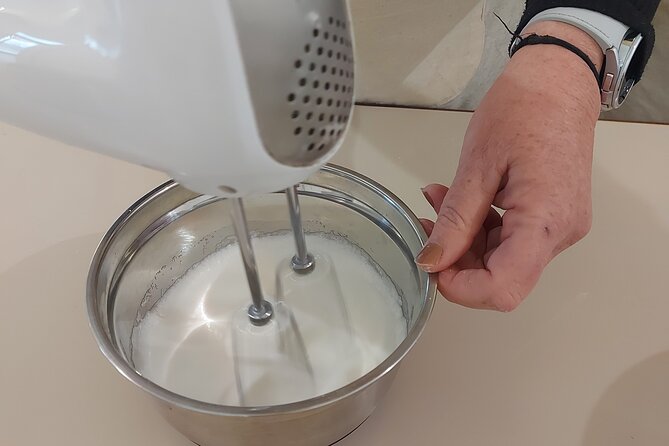 Cooking class with Pasta, mozzarella and Tiramisu with wine - Group size and teaching style