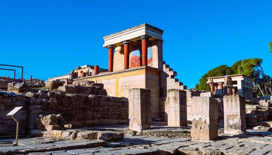 Crete: Knossos Palace, Winery & Olive Oil Tour with Lunch - Knossos before the crowds build