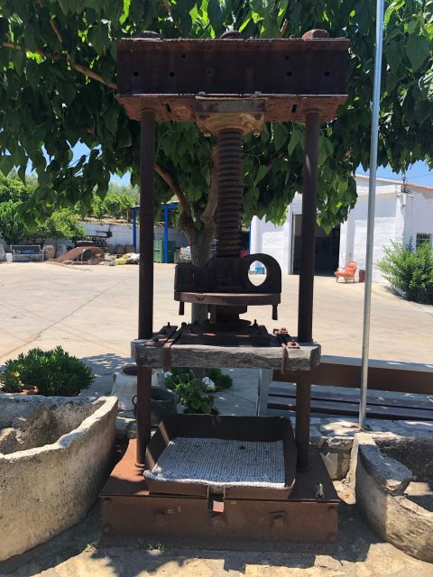 Crete Private Tour: The Secrets of Wine, Olives & Honey - Melidoni lunch and a proper Cretan pause
