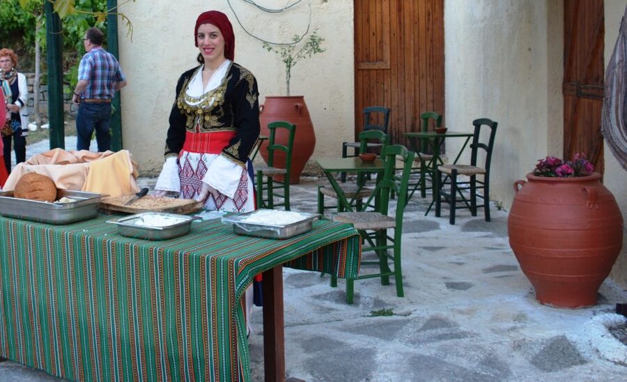 Crete: Traditional Dance Show and Buffet Dinner with Wine - Who will enjoy this evening most?