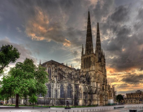 Devour Bordeaux: Ultimate Food & Wine Tasting Tour - At a glance