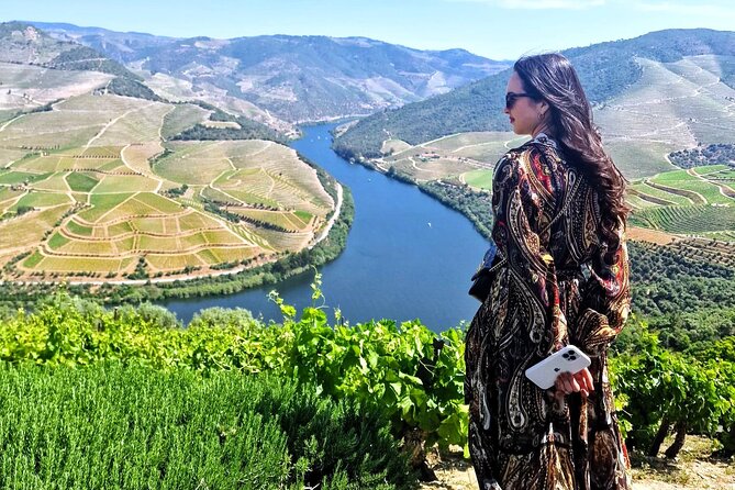 Douro Valley-Expert Guide-Boat-Lunch-Tastings-Offer wine bottle - Why this Douro Valley day works well from Porto