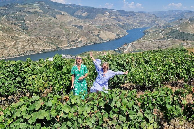 Douro Valley-Expert Guide-Boat-Lunch-Tastings-Offer wine bottle - The return on National Road 222 is part of the sightseeing