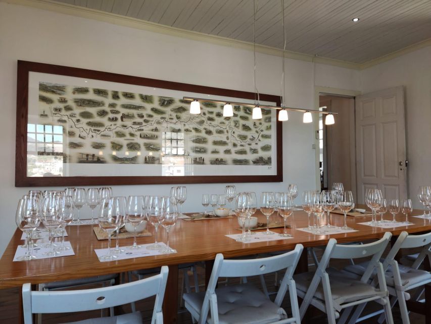 Douro Valley: (Pinhão) Quinta da Foz - Tour&Tasting 5 WINES - The old vineyard walk and Miradouro views