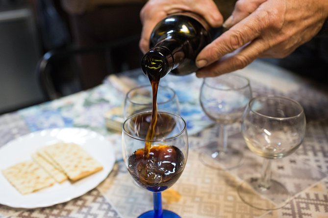 Douro Valley Small-Group Tour with Wine Tasting, Lunch and Boat - The small van and the guides make a real difference