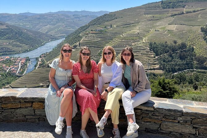 Douro Valley Tour - 3 Wine tastings, Lunch & river Cruise - Casal de Loivos pairs wine with Douro views