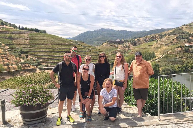 Douro Valley Tour: Wine Tasting, Cruise and Lunch from Porto - Viewpoints, commentary, and the human side of the day