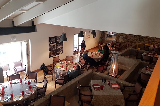 Douro Valley Wine Tour: 3 Vineyard Visits, Wine Tastings, Lunch - How the guides shape the day