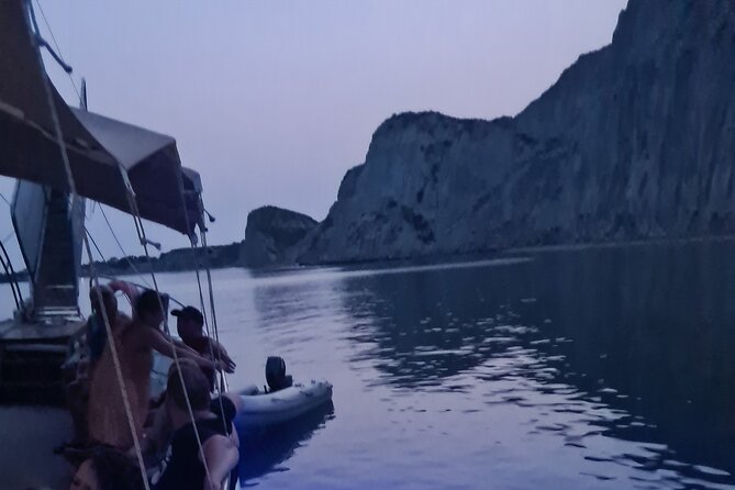 Dreamy Cruise sunset tour with dinner and unlimited wine! - What to bring for the evening