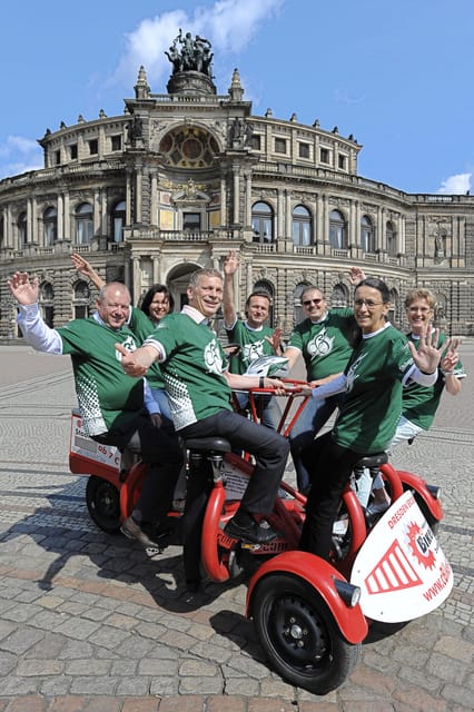 Dresden Bike Tour with Wine Tasting - What guides and group size mean