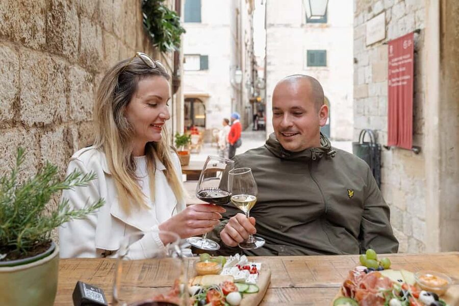 Dubrovnik Old Town: Night tour with History, Wine & Bites - Is two hours enough?