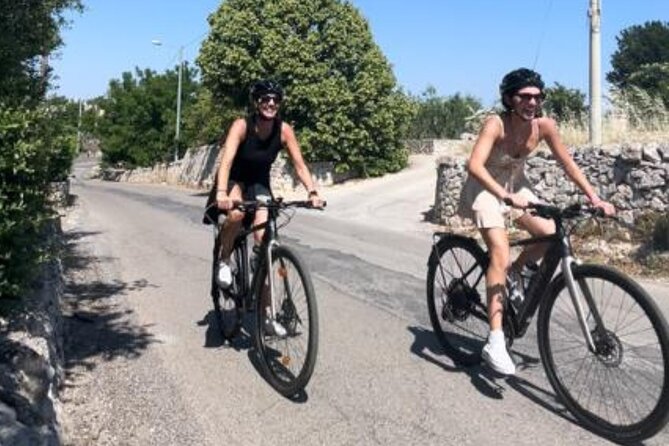 E-Bike, Focaccia and Wine - Crossing Locorotondo’s old center