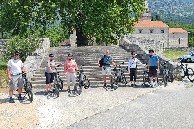 E-Bike Tour + Gourmet Snack + Wine Tasting (Small Group) - A restaurant meal beside the water