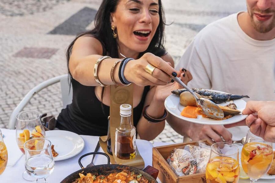 Eat & Walk Through Lisbon: A Local Food & Wine Experience - Rua da Vitória and the main tasting rhythm