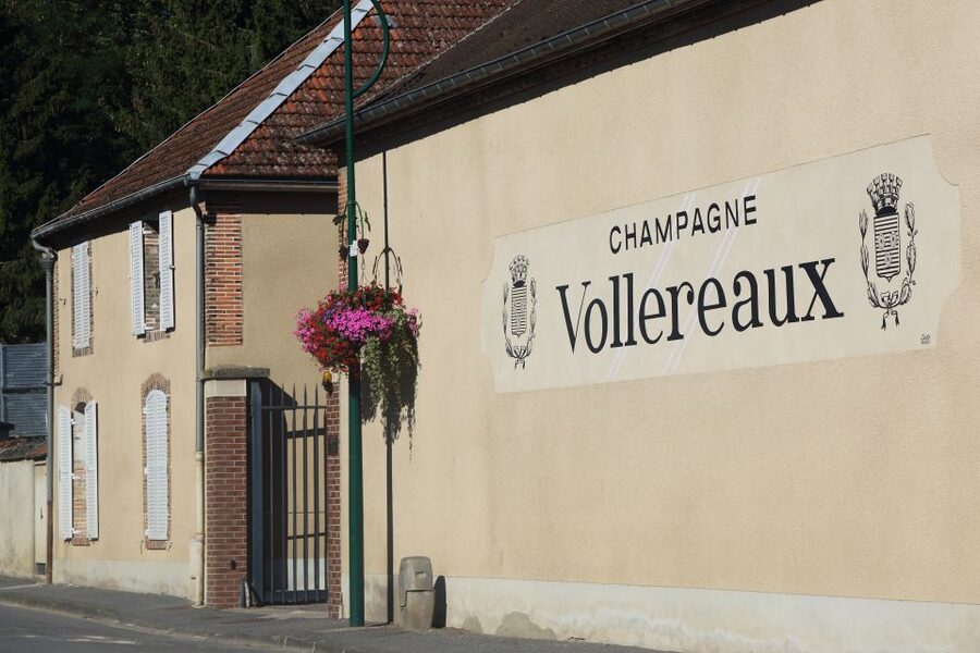 Epernay: Guided Tour of Champagne Cellar with Tastings - Forty minutes with the Champagne-making process