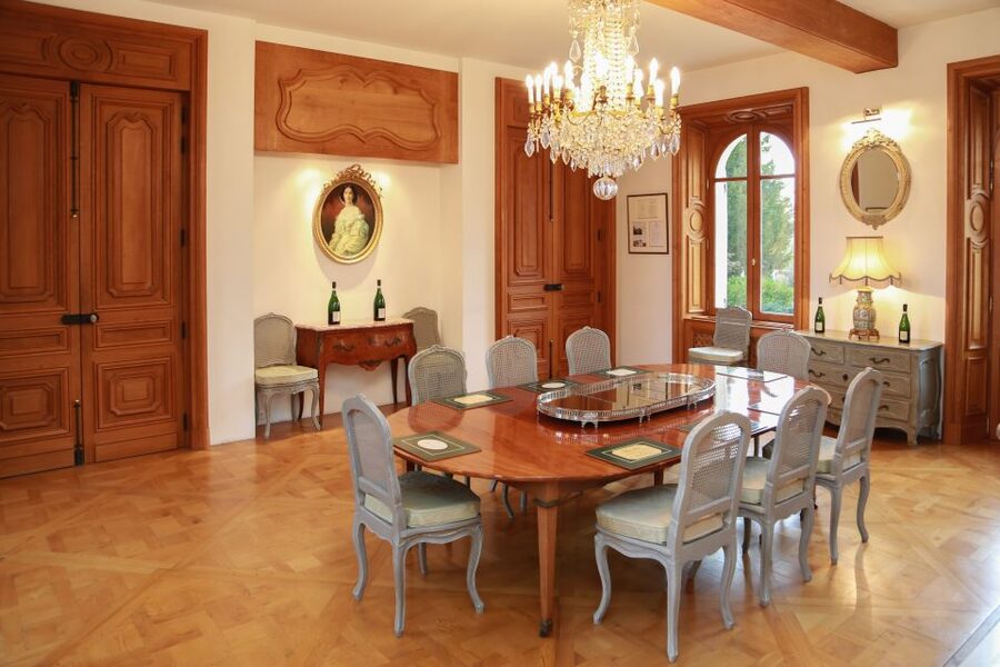 Epernay: Winery and Cellar Tour with Champagne Tasting - From grapes to finished Champagne