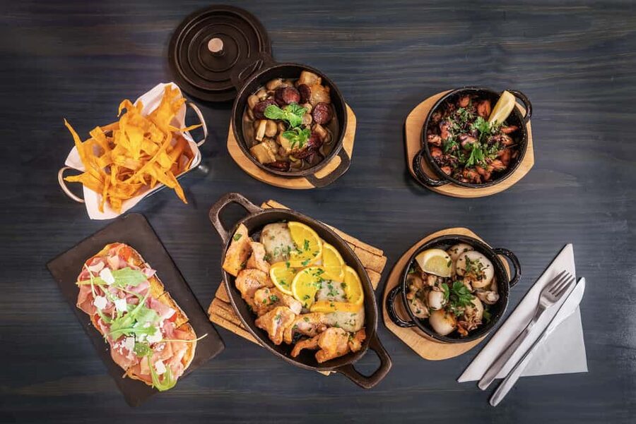 Faro City Portuguese Wine Tasting and Tapas Guided Tour - A food tour that works as dinner