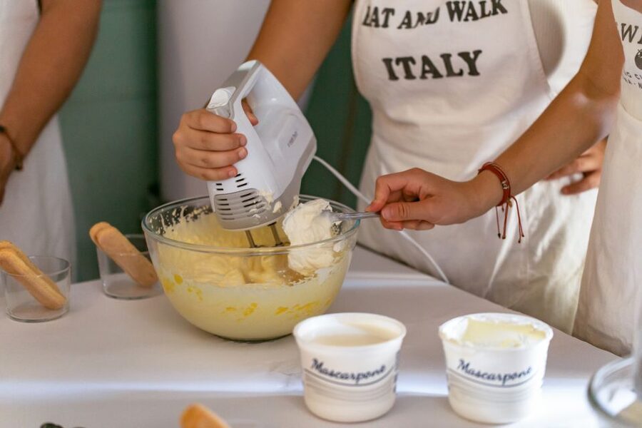 Fettuccine & Tiramisù: Cooking Class with Wine & Limoncello - Choosing your sauce at the table