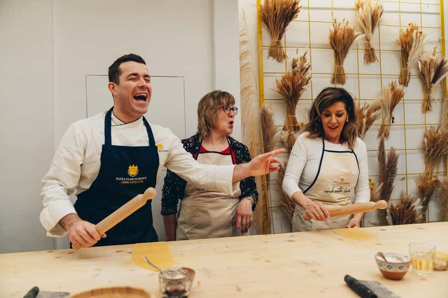 Florence: Art of Pasta Cooking Workshop with Food and Wine - Starting in central Florence with a chef at your side