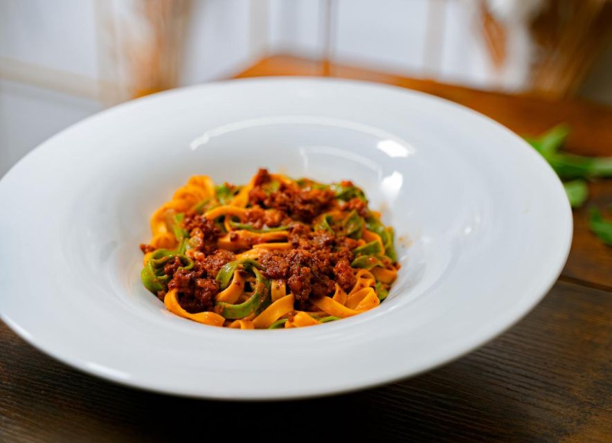 Florence: Art of Pasta Cooking Workshop with Food and Wine - What the Michelin background really adds