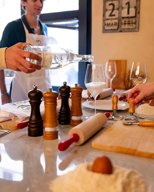 Florence: Authentic Pizza & Gelato Experience+Unlimited Wine - Key points at a glance