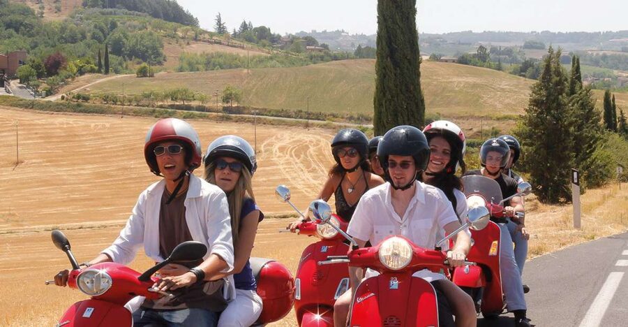 Florence/Badesse: Tuscany Group Vespa Tour with Wine Tasting - Why a Vespa is a good way to see Chianti