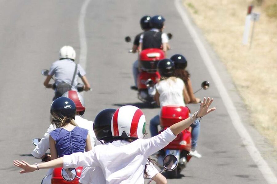 Florence/Badesse: Tuscany Group Vespa Tour with Wine Tasting - The first ride through the Chianti Hills