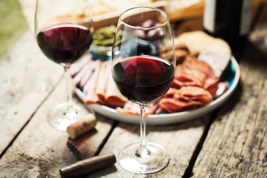 Florence/Badesse: Tuscany Group Vespa Tour with Wine Tasting - Rain, heat, and practical comfort