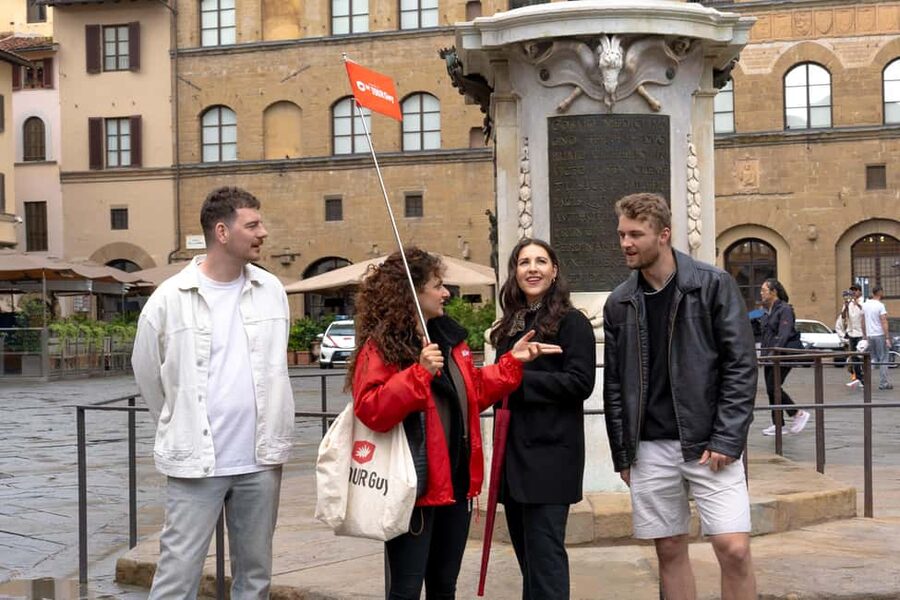 Florence: Food Walking Tour with Local Steak and Tuscan Wine - Via dei Neri brings bigger Tuscan flavors