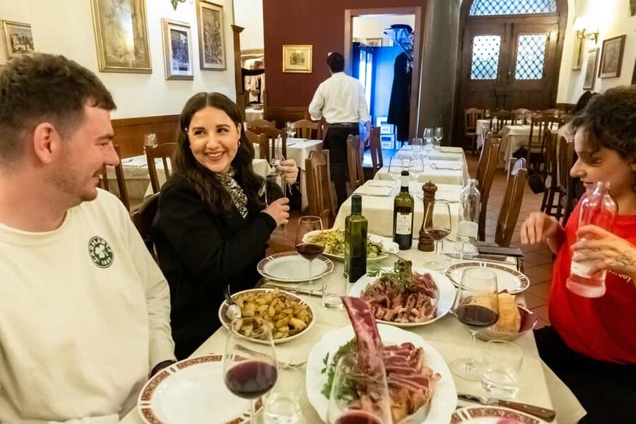 Florence: Food Walking Tour with Local Steak and Tuscan Wine - Oltrarno changes the mood of the evening
