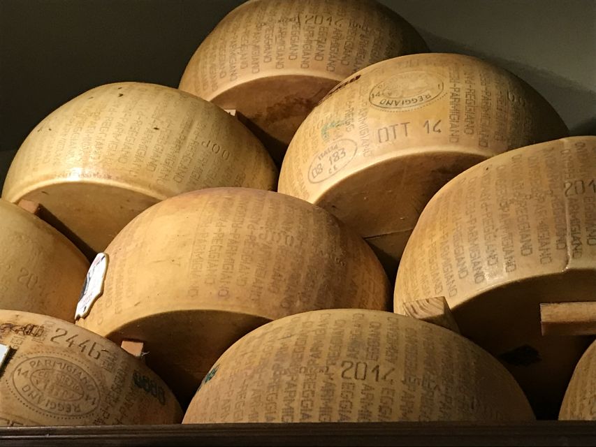 Florence: Guided Food Tour with Fiorentina Steak and Wine - Finding Torre dei Belfredelli near Ponte Vecchio