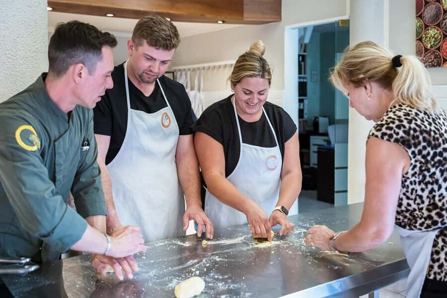 Florence: Handmade Pasta & Dessert Class with Unlimited Wine - How the three-hour class works