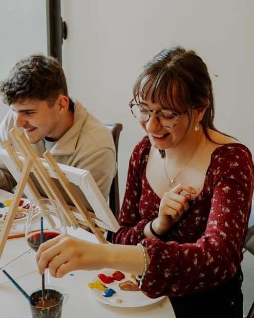 Florence: Paint&Wine with the view of Ponte Vecchio - Choosing your theme before the first brushstroke