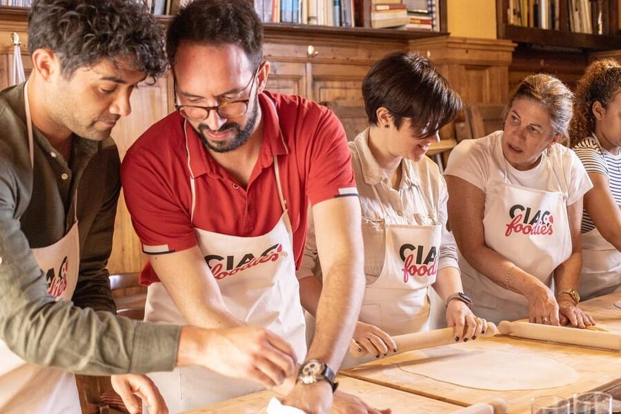 Florence: Pizza and Gelato Experience with Unlimited Wine - Making pizza from flour, water, and yeast