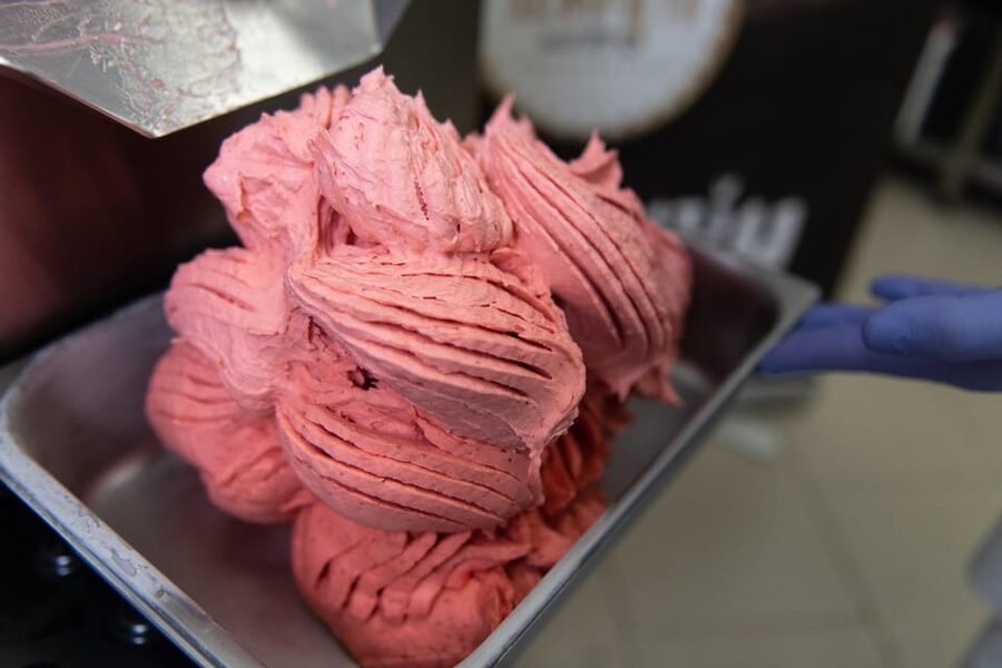 Florence: Pizza and Gelato Experience with Unlimited Wine - Preparing gelato, with one limit