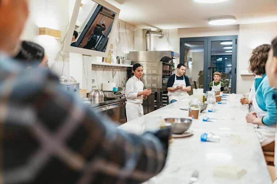 Florence: Premium Pizza & Gelato Preparation Class with Wine - Families, teenagers, and solo visitors