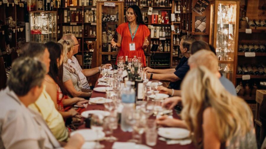 Florence: Small-Group Sunset Food & Wine Tour in Oltrarno - The guide can make or break the evening