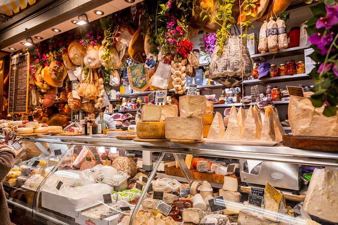 Florence Street Food Walking Tour with Wine in Duomo Area - The guides make the difference