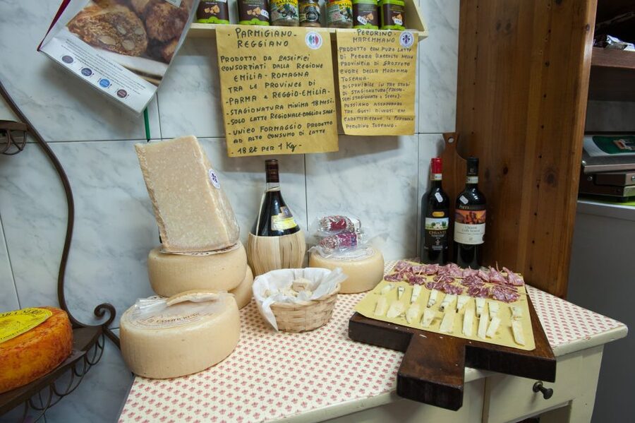 Florence: Sunset Wine and Food Tour - Aperitivo begins with a Negroni